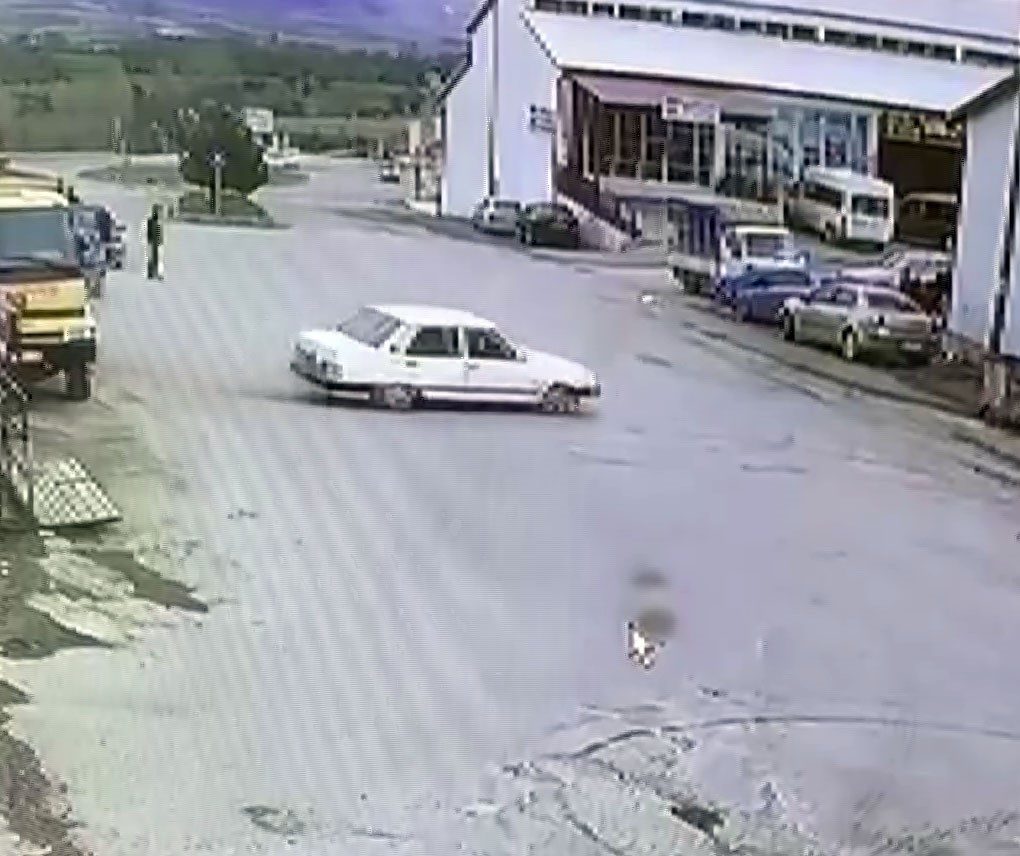 Drift pahalıya patladı, 52 bin TL cezanın yarında ehliyetine 2 ay el konuldu