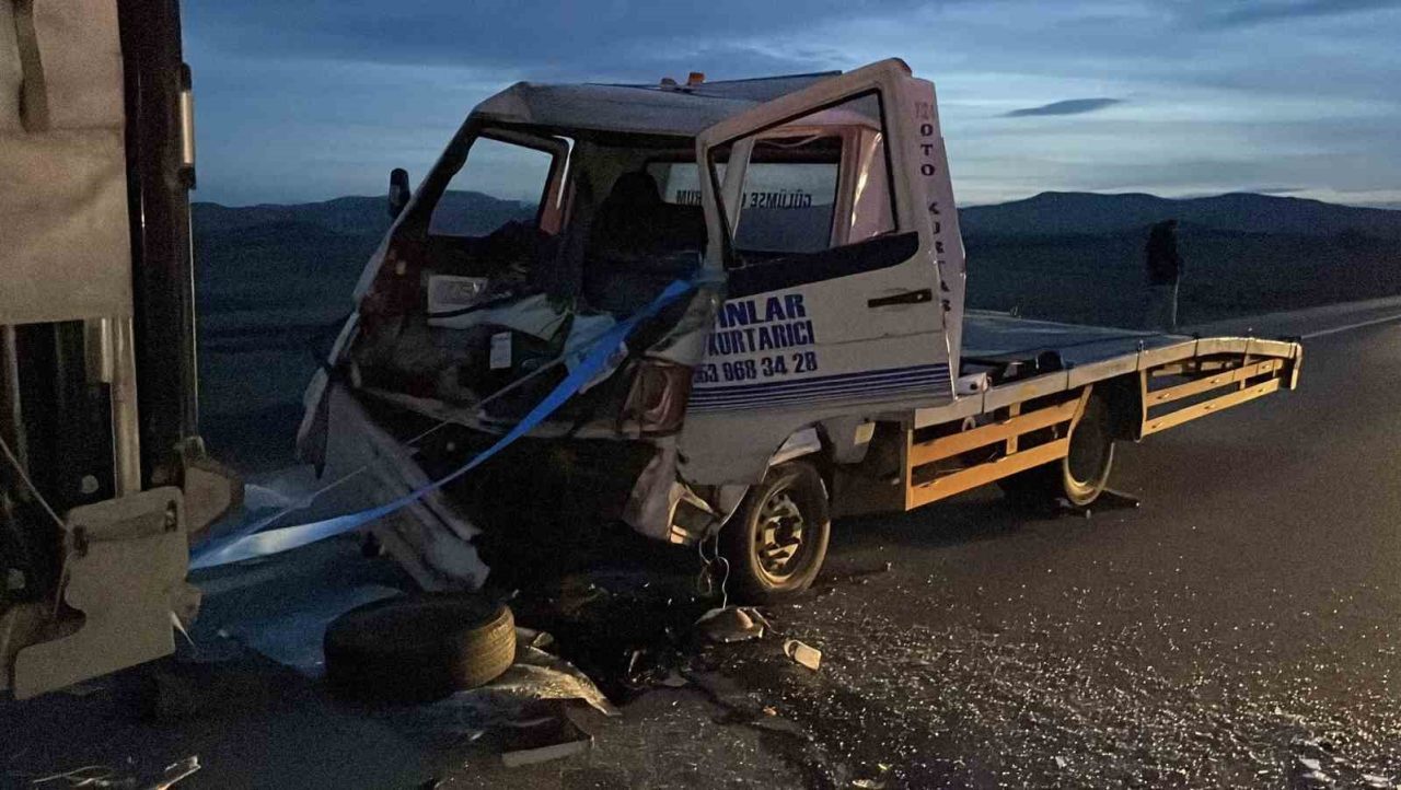 Kazazedeye yardım etmek için durdu başka kazaya neden oldu, 3 yaralı