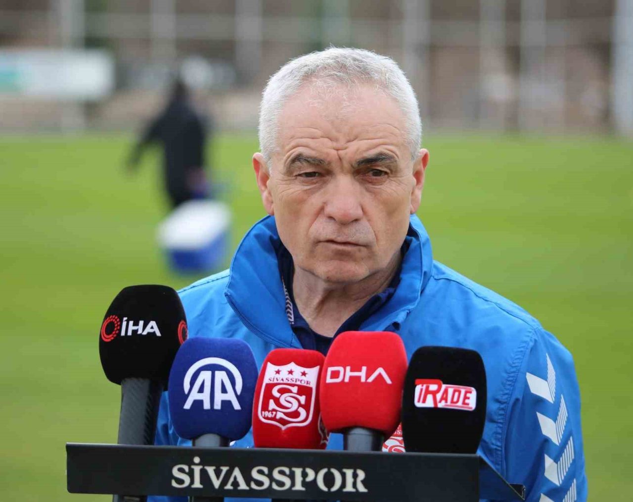 Rıza Çalımbay: “Düşmeyi aklımızın ucundan geçirmiyoruz”