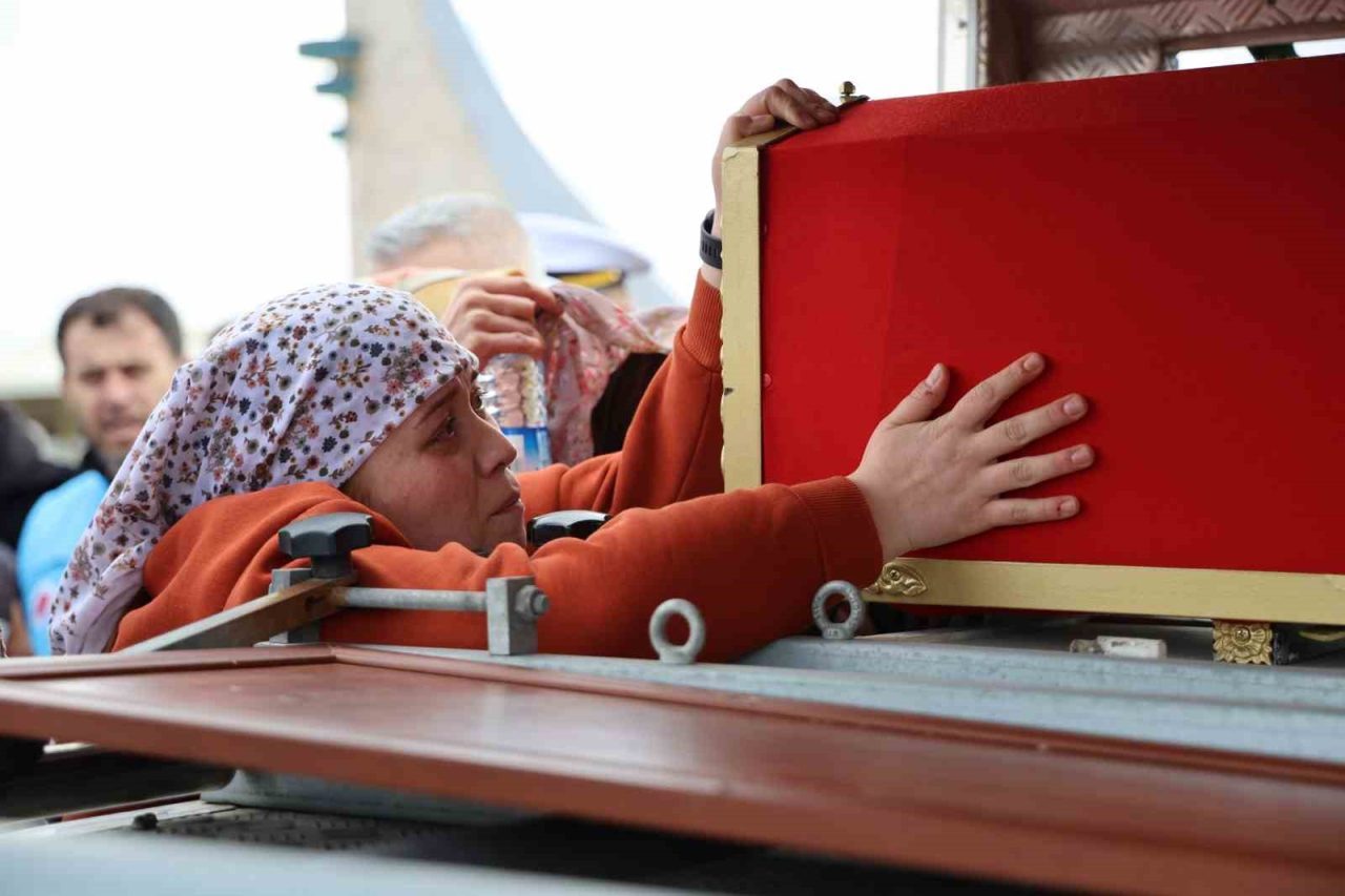 Şehidin ikizinden yürek yakan feryat: “Anne karnında bile ayrılmadık”