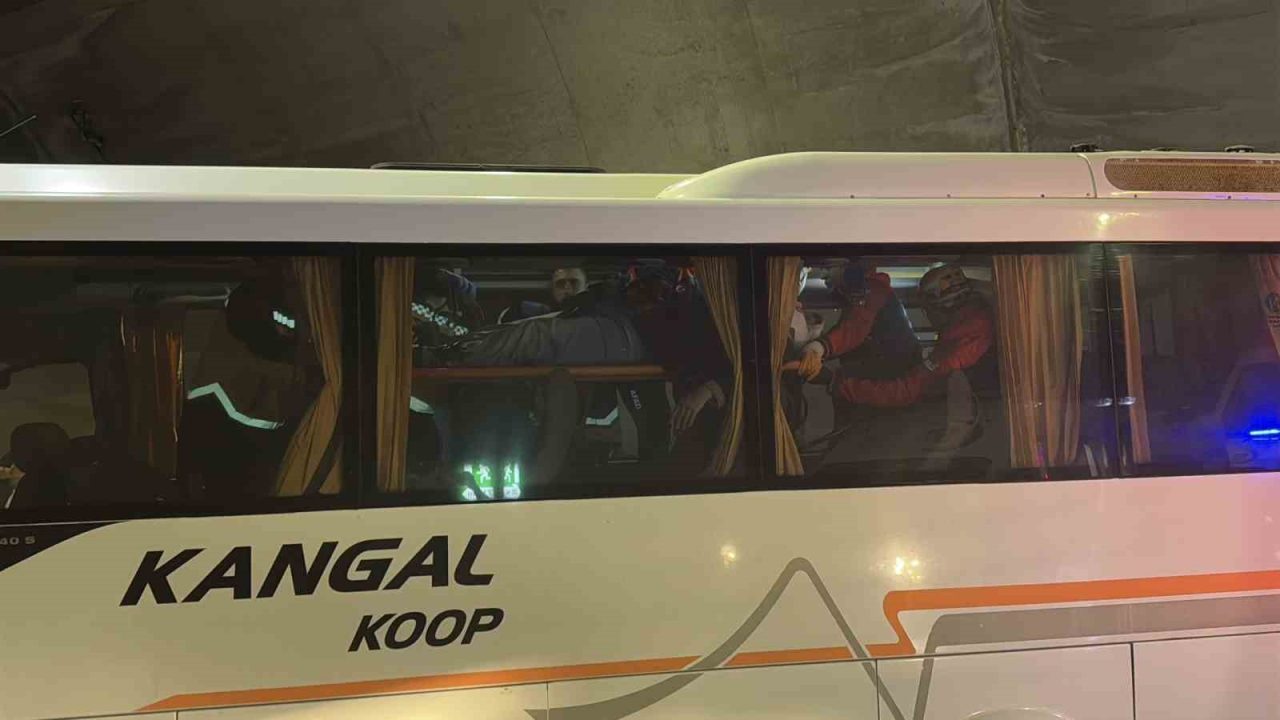 Sivas’ta midibüs kazası, çok sayıda yaralı var