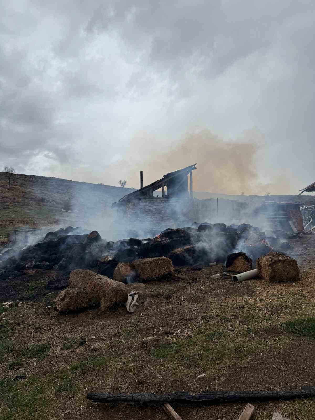 Sivas’ta samanlıkta çıkan yangın korkuttu