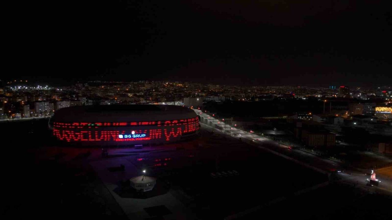 A Milli Kadın Futbol Takımı için Sivas 4 Eylül Stadı ışıklandırıldı