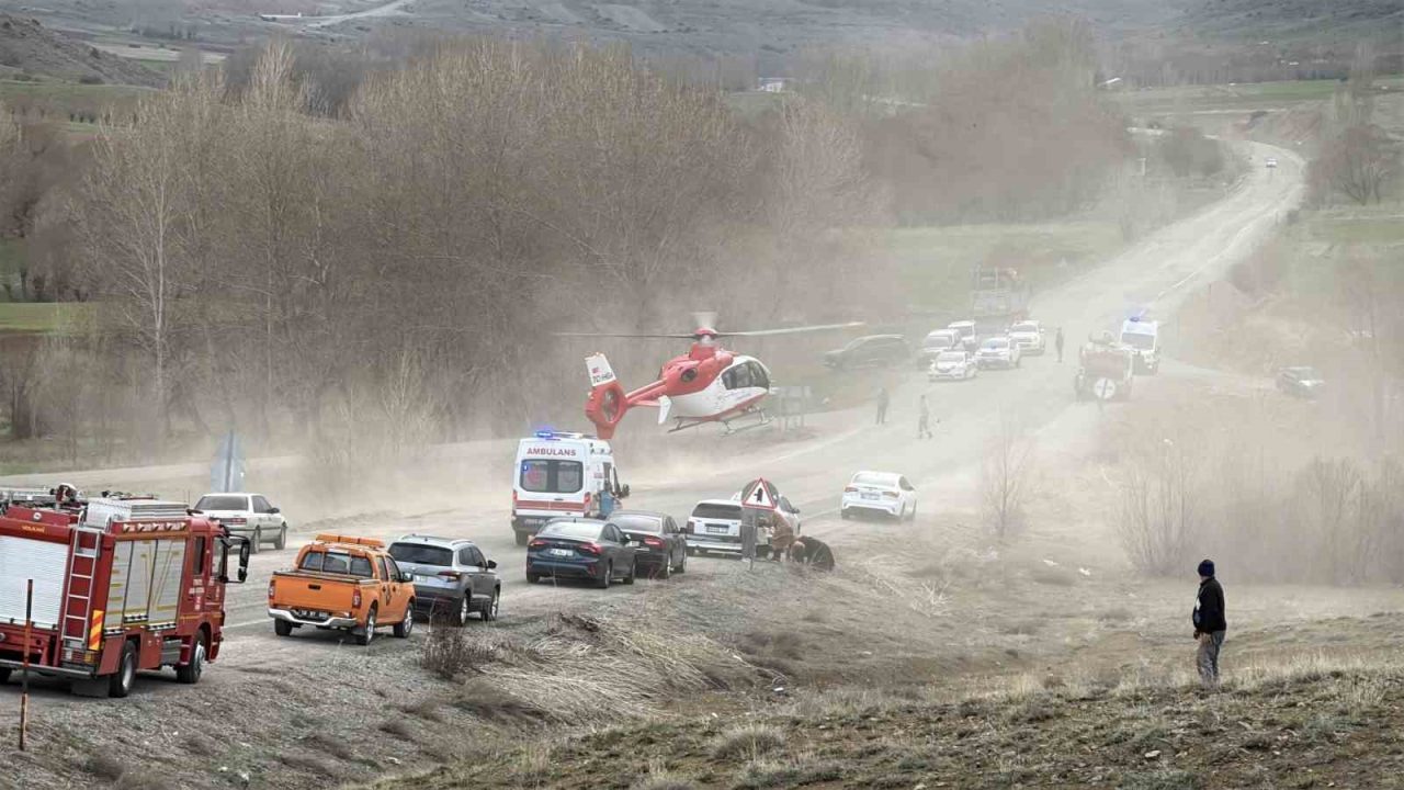 (Güncellendi) Öğretmenleri taşıyan minibüs kazaya karıştı: 1 ölü, 2’si ağır 14 yaralı