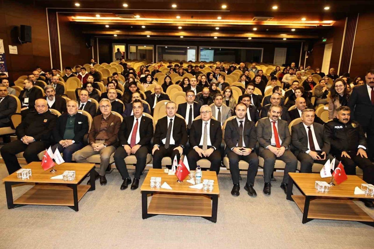 Özdemir: “Sihirli kelimemiz girişimcilik”