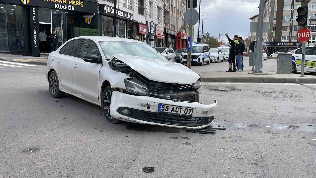 Sivas’ta araçlar çarpıştı, bir kişi yaralandı