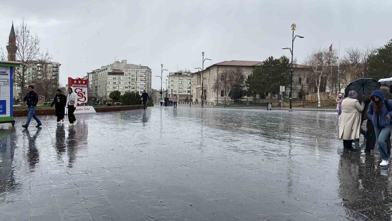 Sivas’ta dolu vatandaşlara zor anlar yaşattı