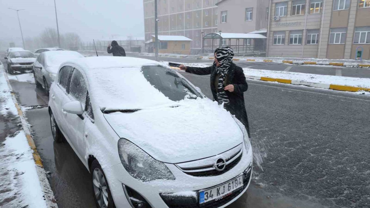Sivas’ta kar ve tipi etkili oldu