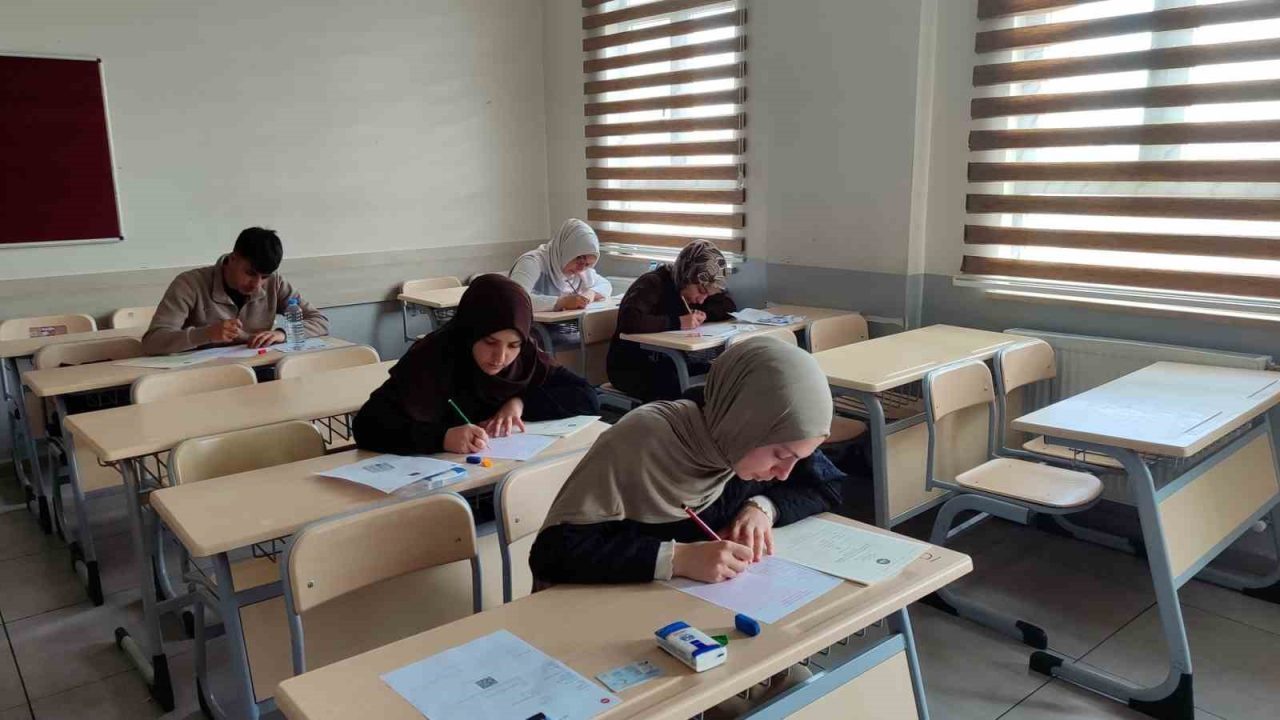 Sivas’ta umre ödüllü sınava yoğun ilgi