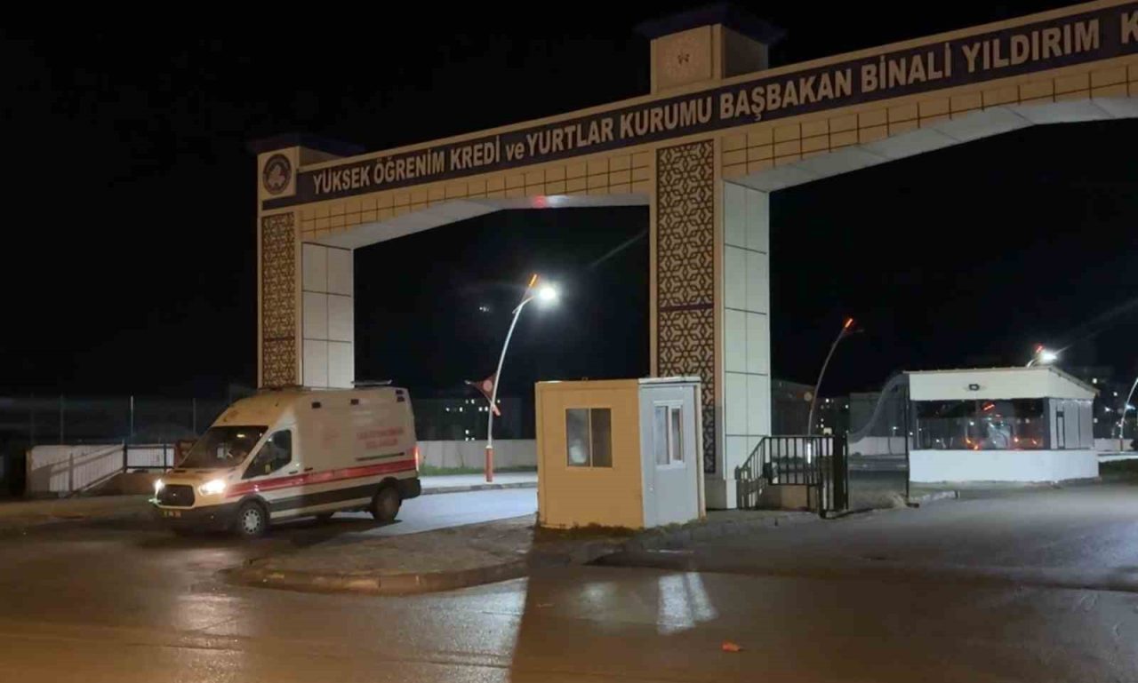 Sivas’ta yurtta kalan 53 öğrenci gıda zehirlenmesi şüphesiyle hastaneye başvurdu