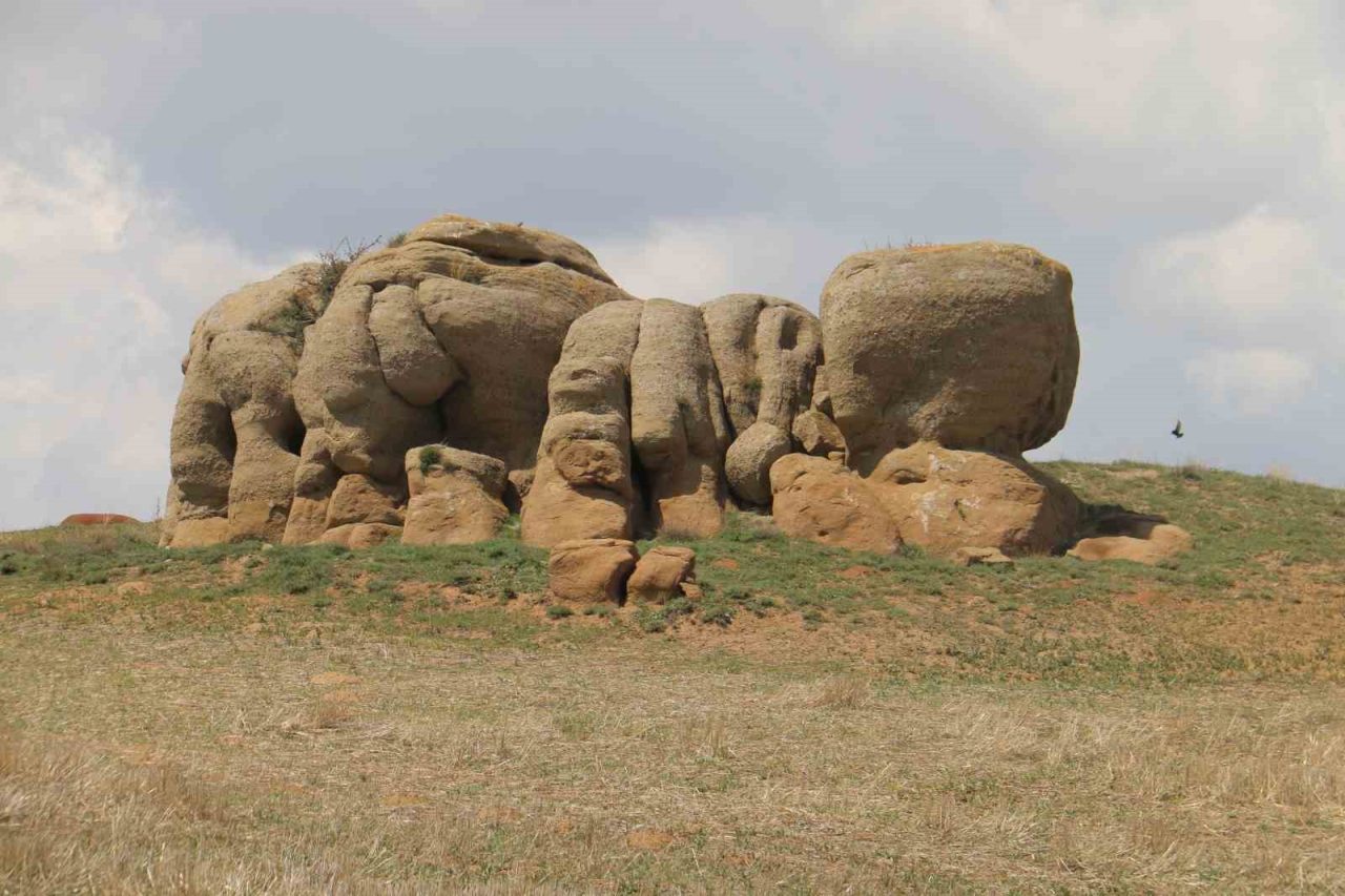 Esrarengiz kayaların sırrı çözülemiyor