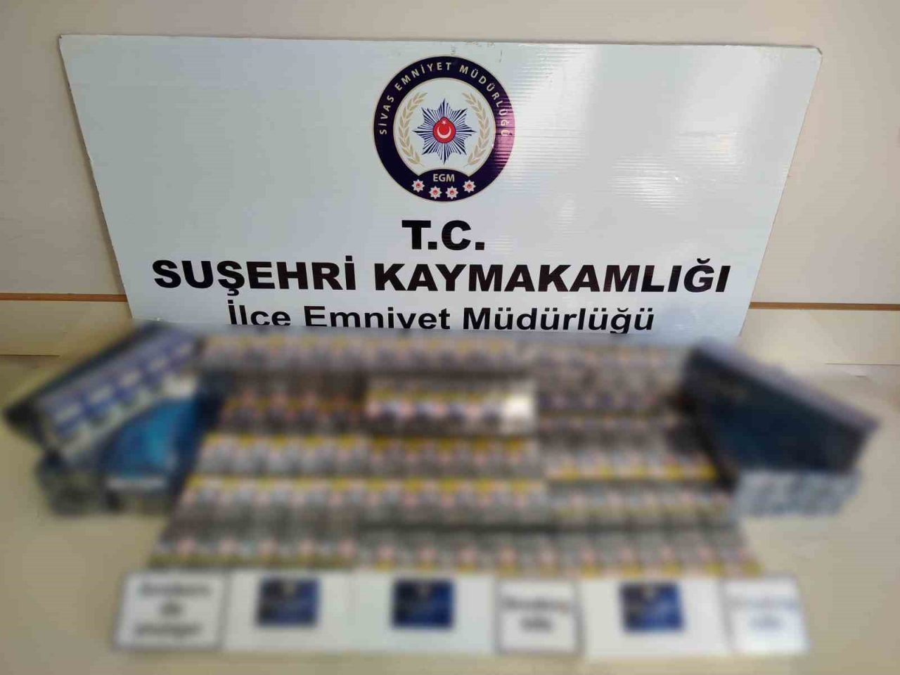 İki tırda 7 düzensiz göçmen yakalandı, şaşkınlıkları yüzlerine yansıdı