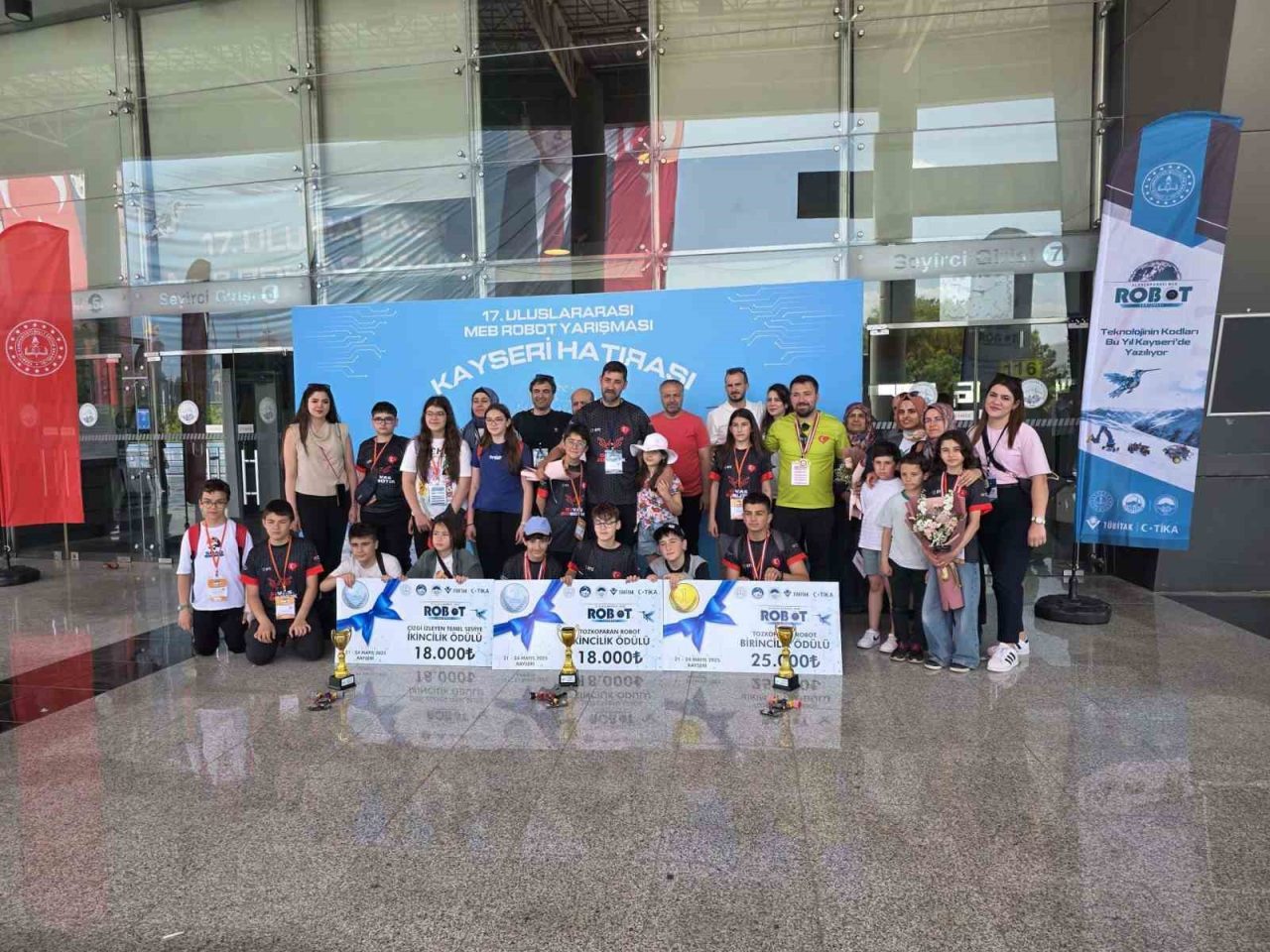 Kayseri’de düzenlenen Robot Yarışması’na Sivas damga vurdu