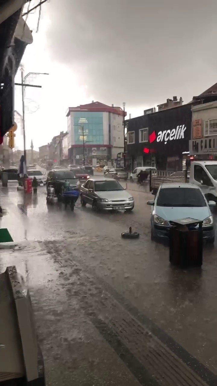 Sivas’ta dolu yağışı etkili oldu
