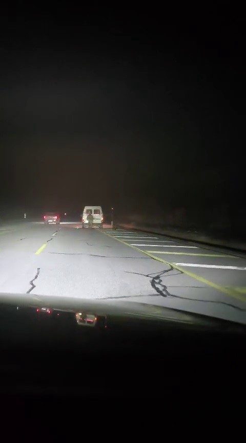 Sivas’ta tepki çeken görüntü: Atları kamyonetin arkasına bağlayıp koşturdu