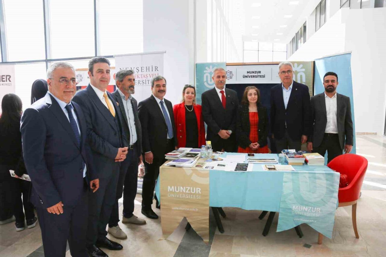 STSO Başkanı Özdemir, ‘AÜB Sivas Üniversite Tanıtım Fuarına’ katıldı