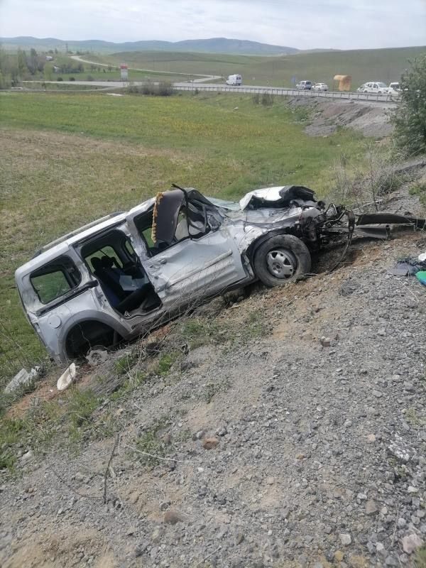 Yoldan çıkan hafif ticari araç şarampole uçtu:1 ölü