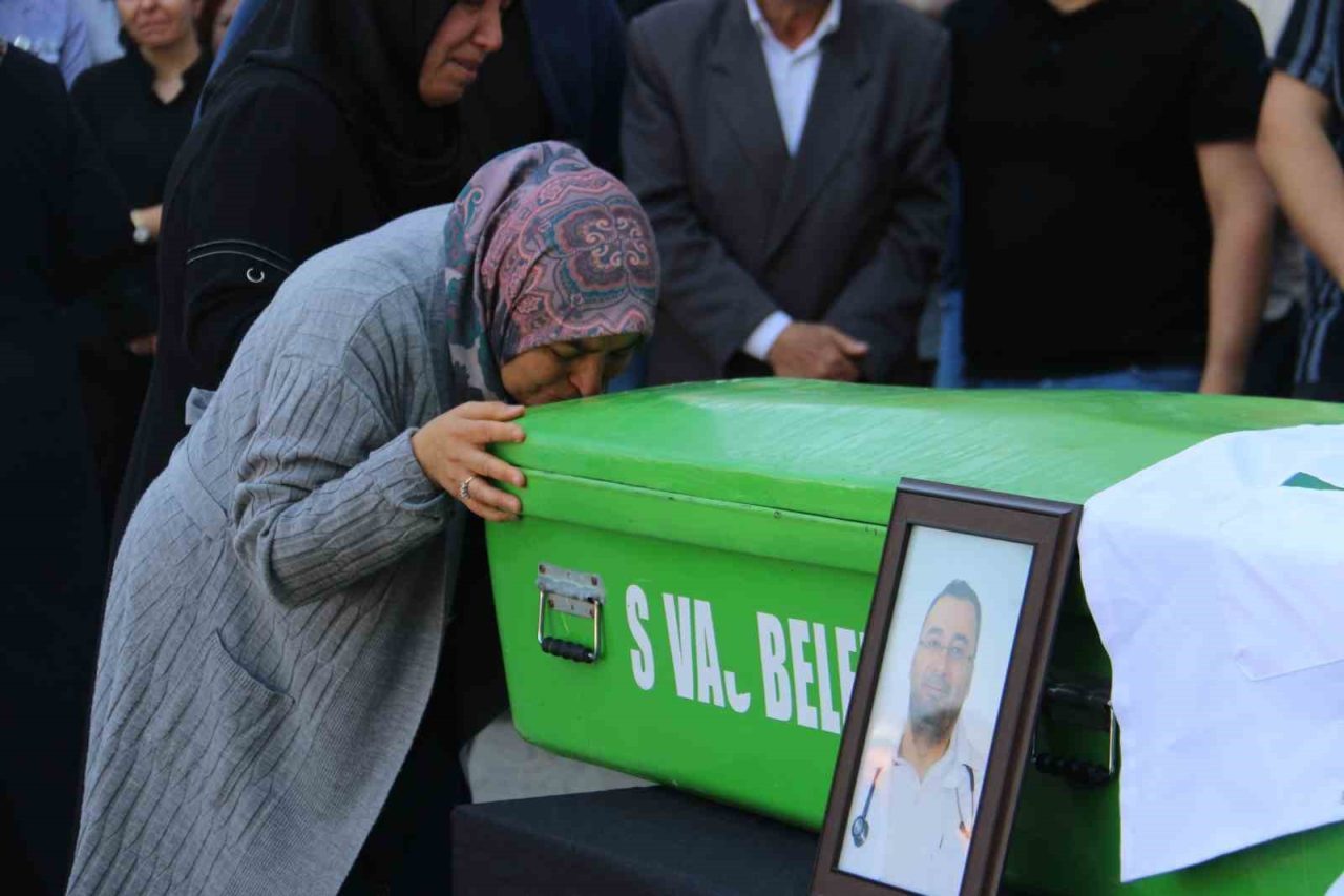 Beyin tümörü tedavisi gören doktor hayatını kaybetti, meslektaşları gözyaşlarına boğuldu