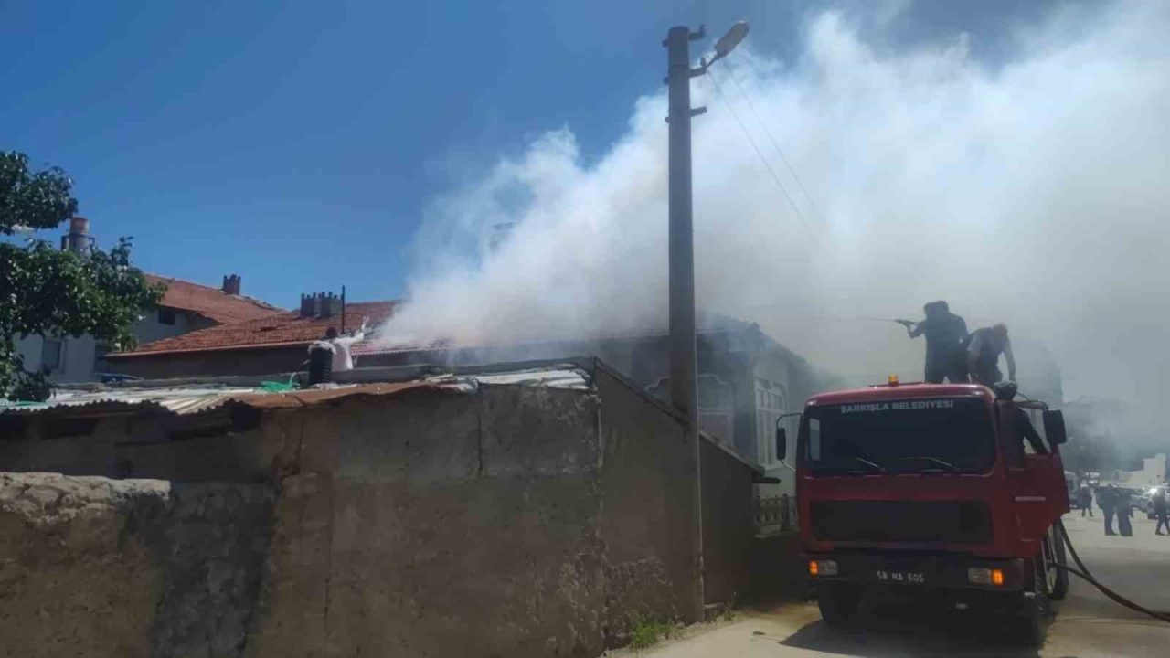 Müstakil evde çıkan yangın mahallede paniğe neden oldu
