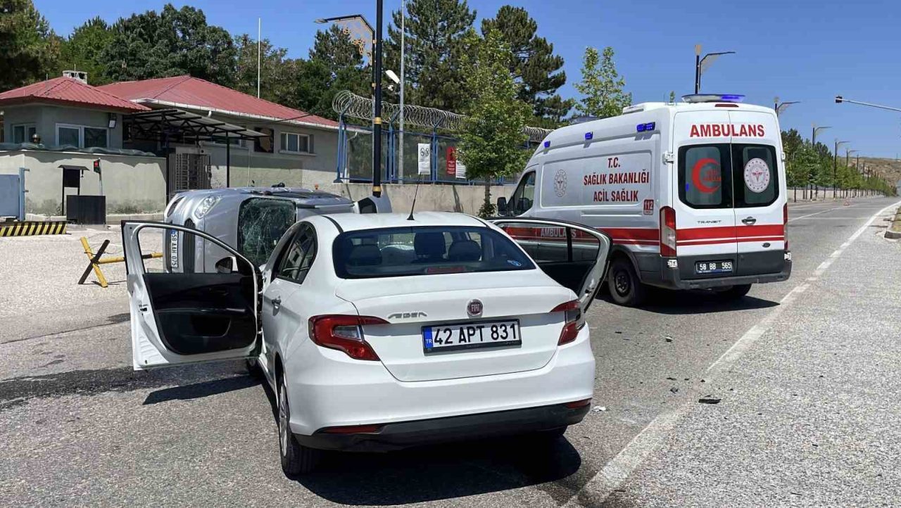 Şerit ihlali hataya neden oldu: 4 yaralı