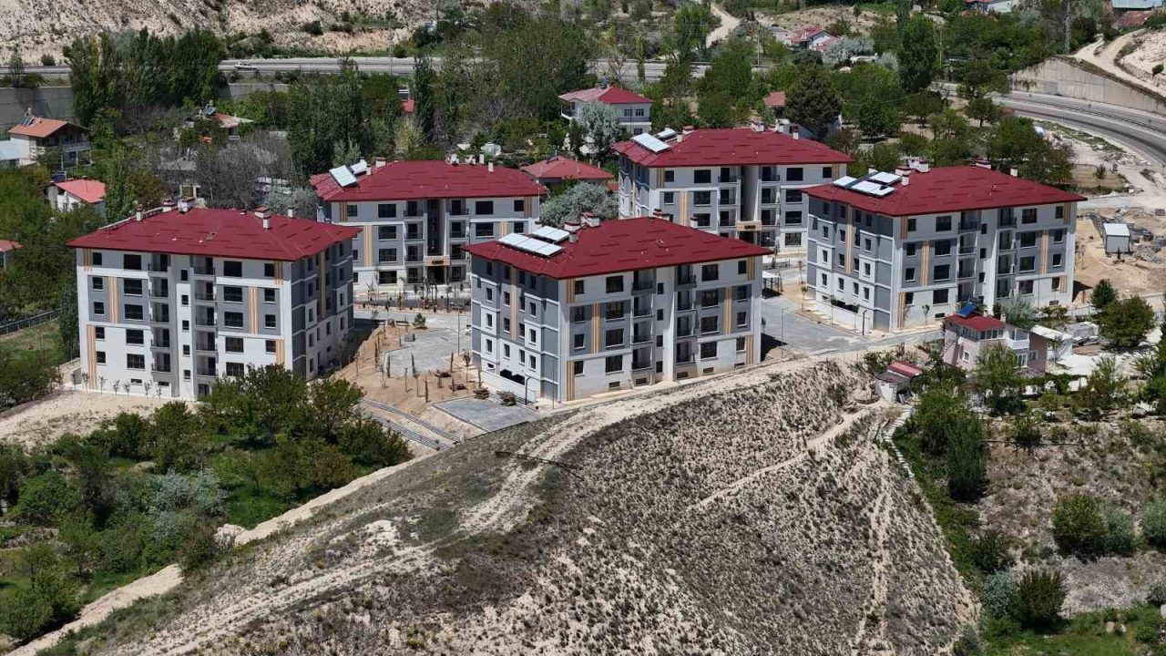 Sivas Gürün’de afet konutları hak sahiplerini buldu