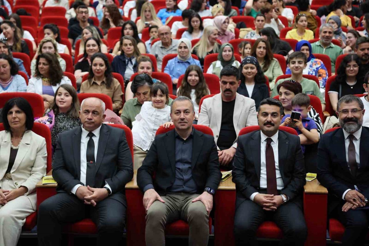 “Sivas Maarif Orkestrası” ilk konserini verdi