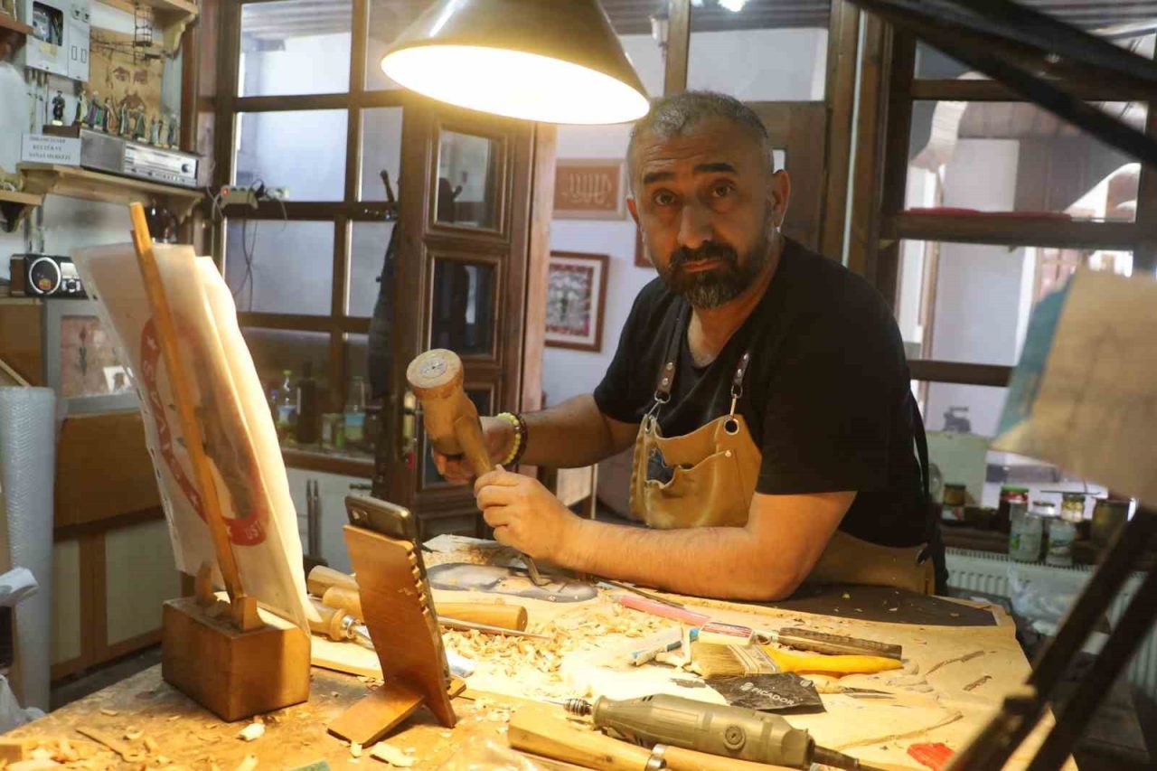 Sivas’ın tarihi değerleri Afrika kökenli ağaçlara işleniyor