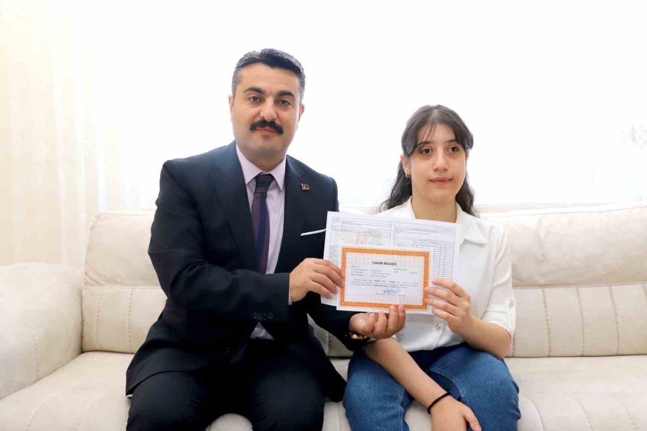 Sivas’ta evde eğitim alan öğrencilere özel karne ziyareti