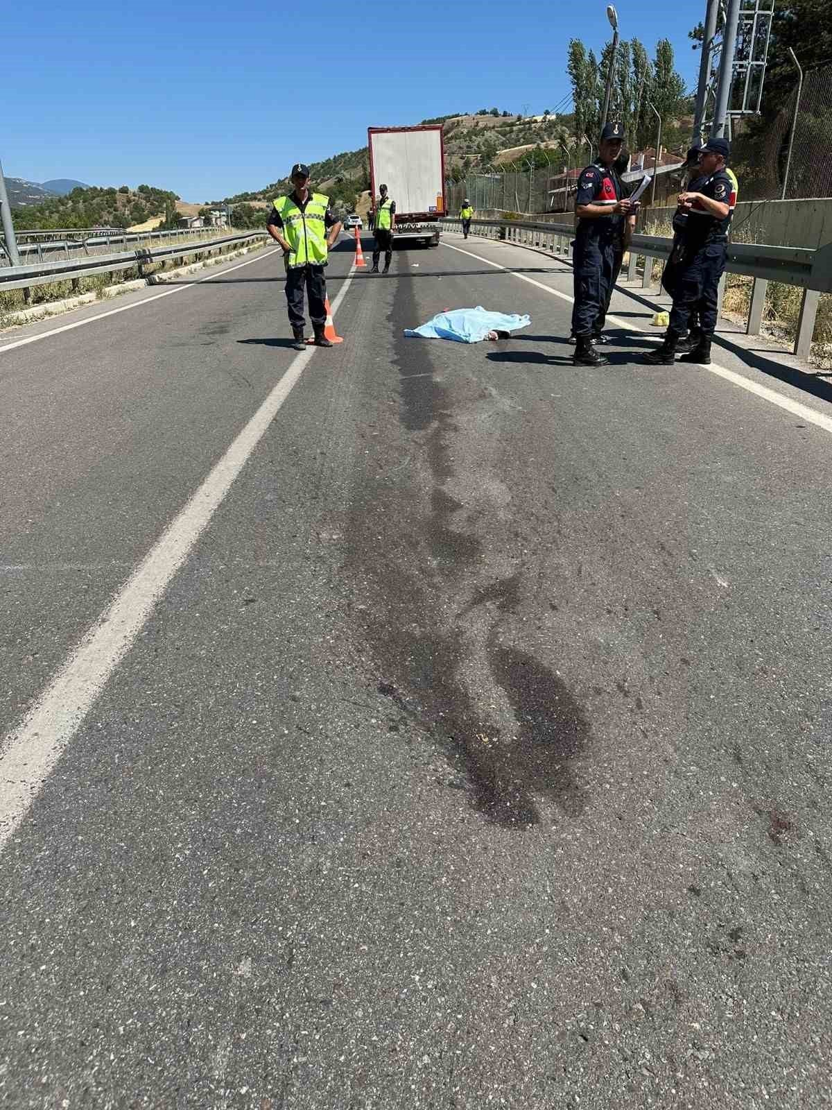 Sivas’ta tır yayalara çarptı: 1 ölü, 1 yararlı