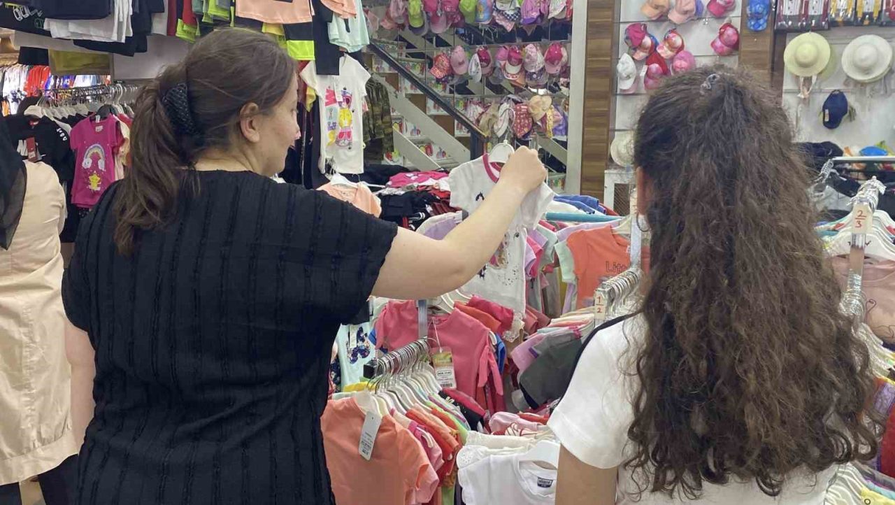 Yetim, öksüz ve yoksul çocuklar bayramlık sevinci yaşadı