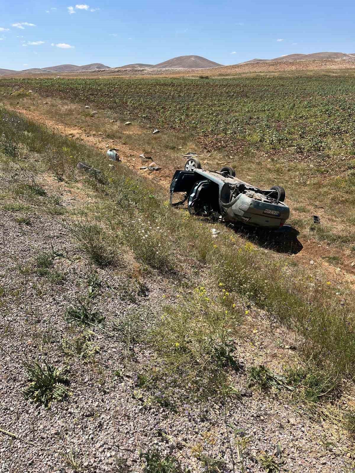 Otomobil şarampole uçtu, 1’i ağır 2 yaralı