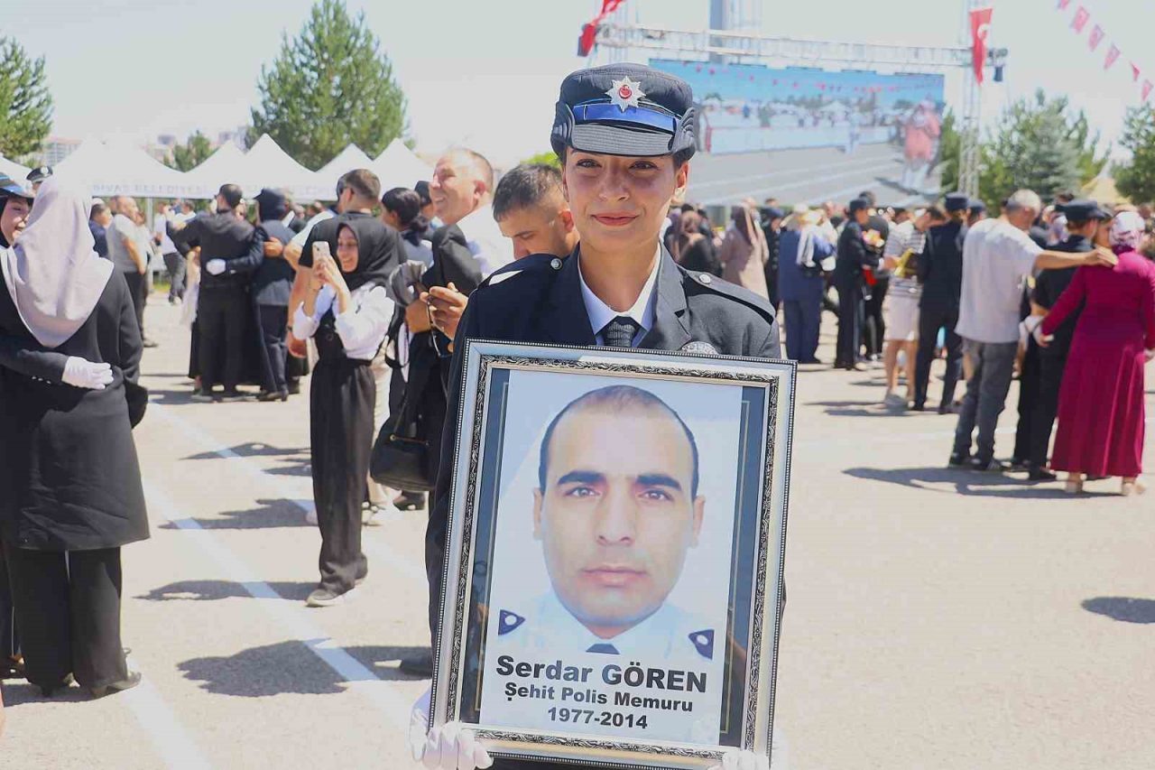 Şehit babasının izinden gitti, o da bugün mezun oldu