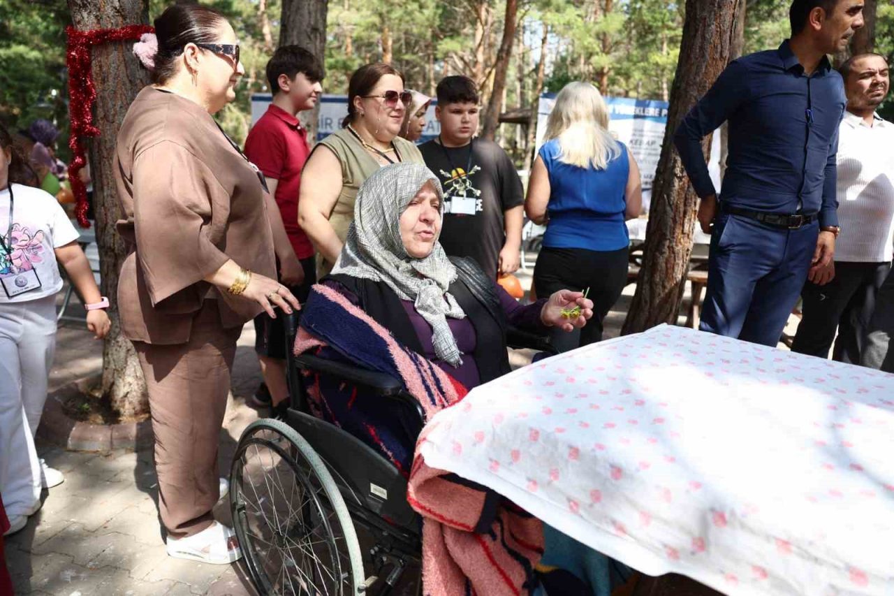 Sevgi teyzeye sevgi dolu yardım