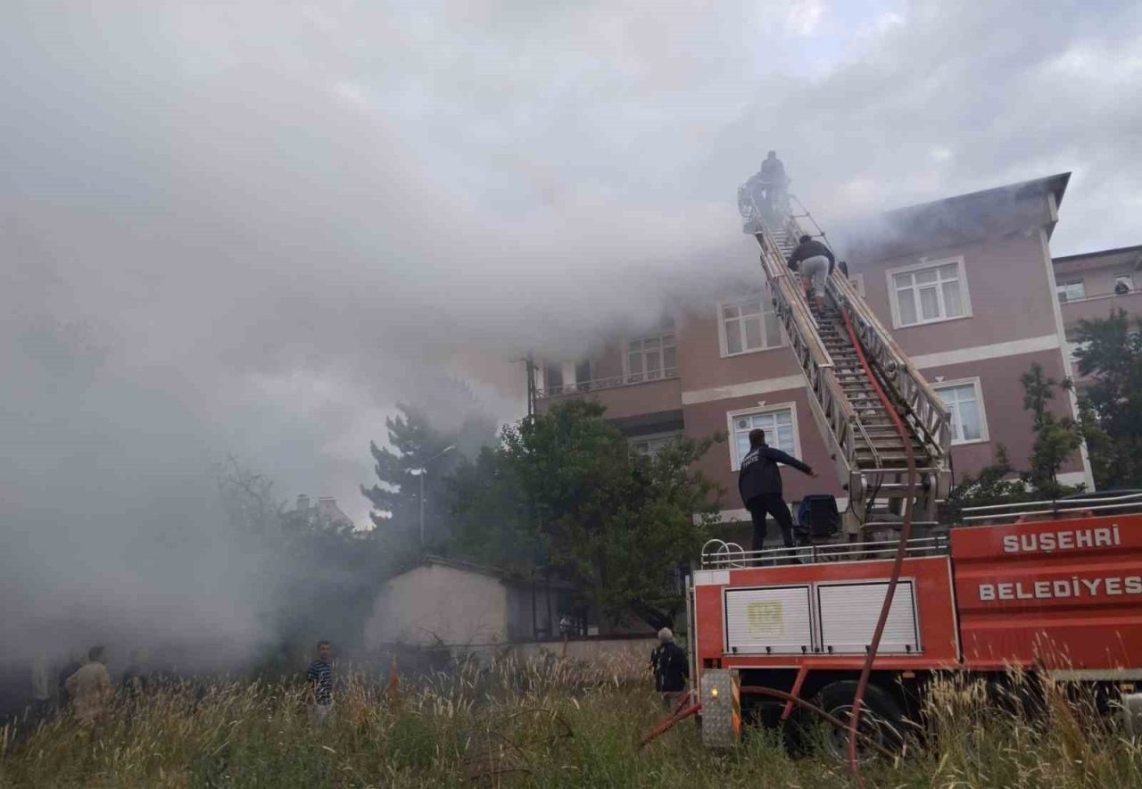 Uzmanı uyardı: “Çatı aralarına bırakılan eşyalar yaz aylarında yangına davetiye çıkartıyor”
