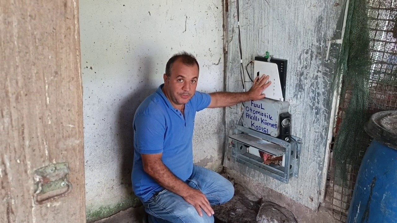 Hurda malzemelerini akıllı kümese dönüştürdü