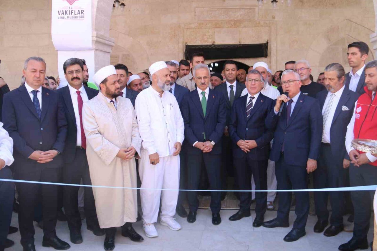 Restorasyonu tamamlanan 5 asırlık Meydan (Hasan Paşa) Camii ibadete açıldı.