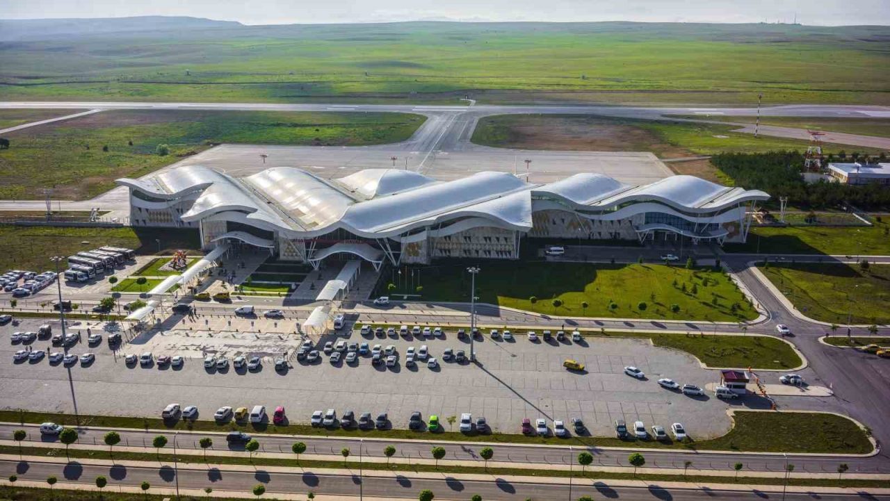 Sivas Nuri Demirağ Havalimanı’nı 7 ayda 297 bin kişi kullandı