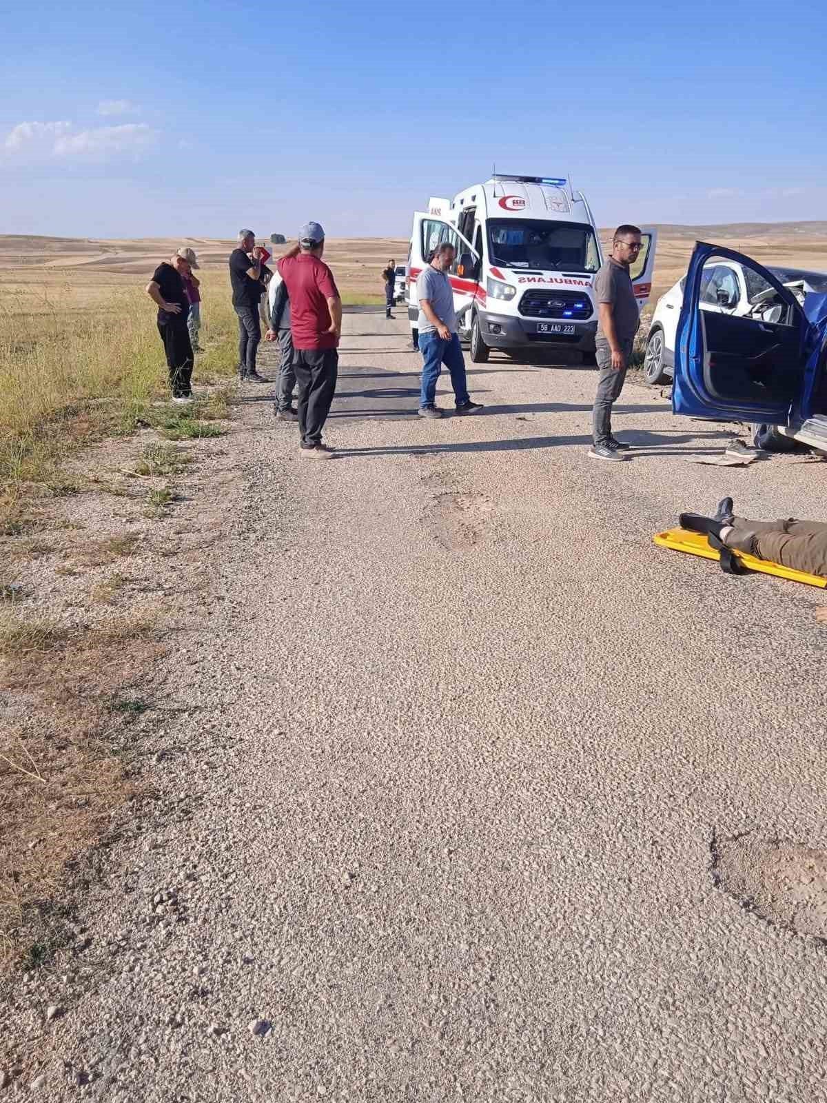 Sivas’ta iki otomobil kafa kafaya çarpıştı: 1 ölü, 1 yaralı