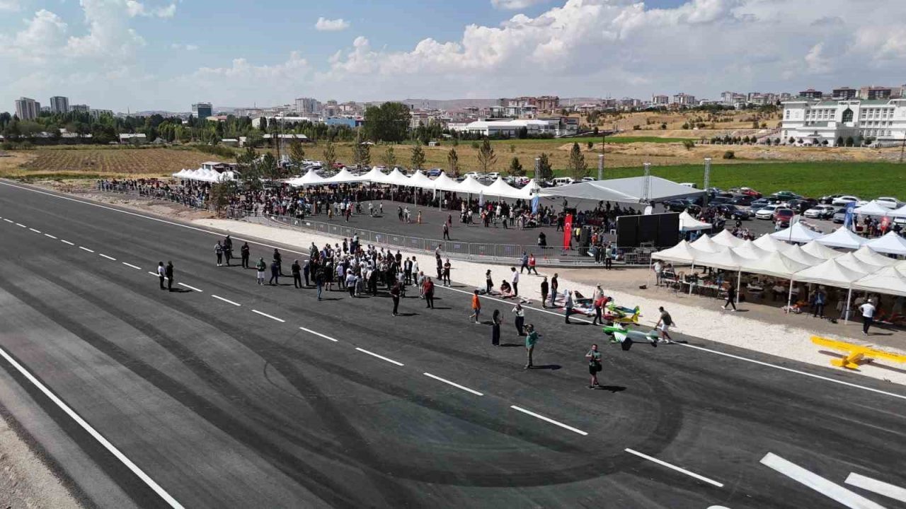 Kıbrıs çıkartması kahramanı Cengiz Topel’in ismini taşıyan İHA ve model uçak pisti törenle açıldı