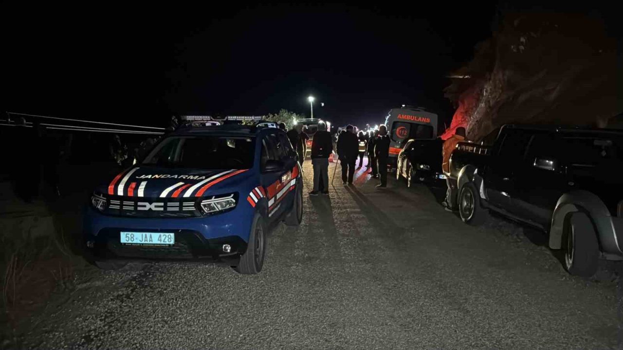 Sivas’ta feci kaza: Otomobil uçuruma yuvarlandı, 4 kişi hayatını kaybetti