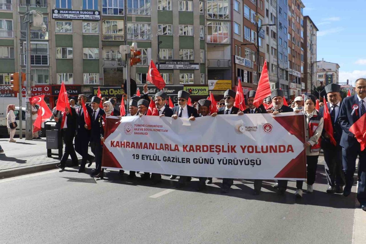 Sivas’ta Gaziler kol kola yürüdü