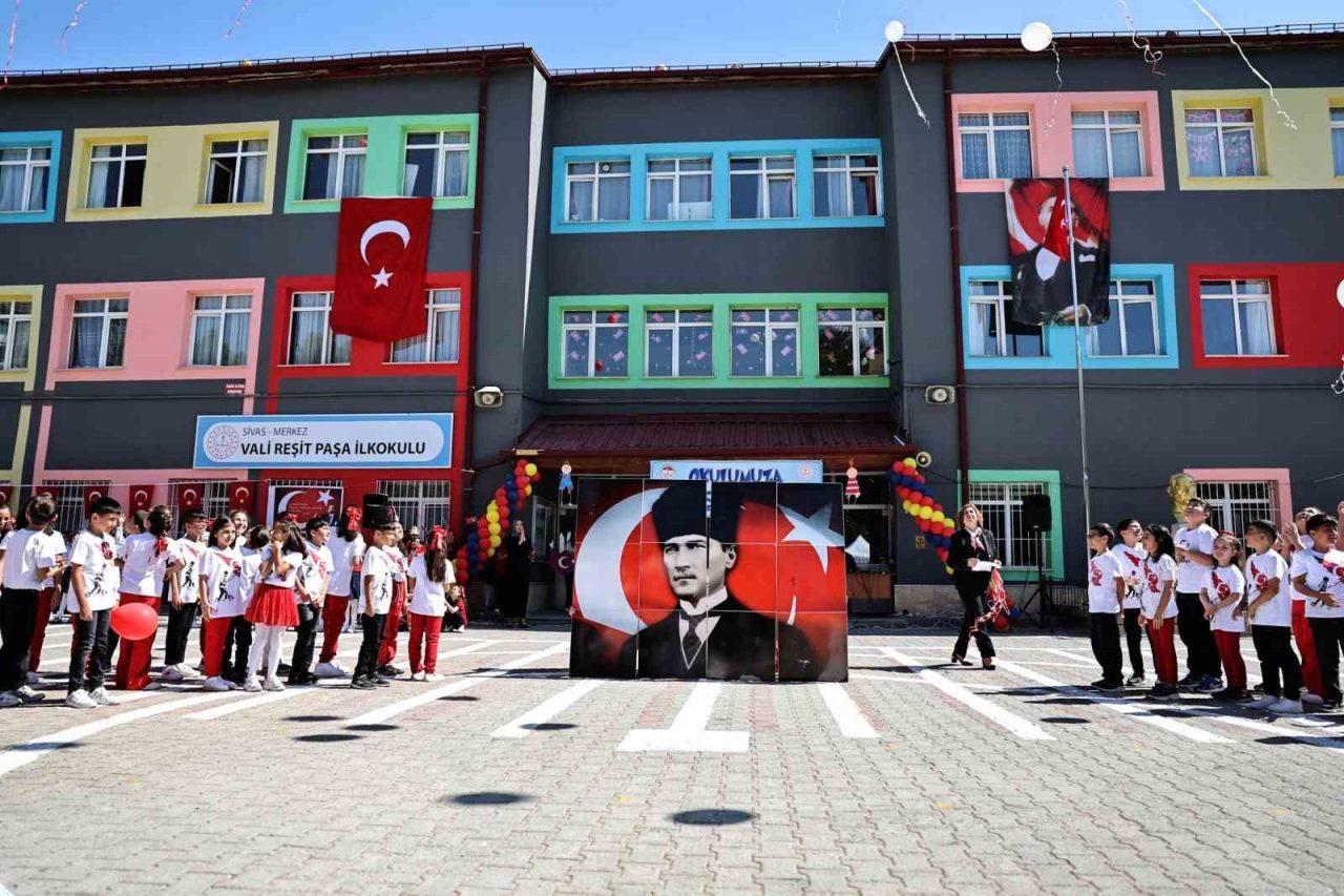 Sivas’ta İlköğretim Haftası kutlandı