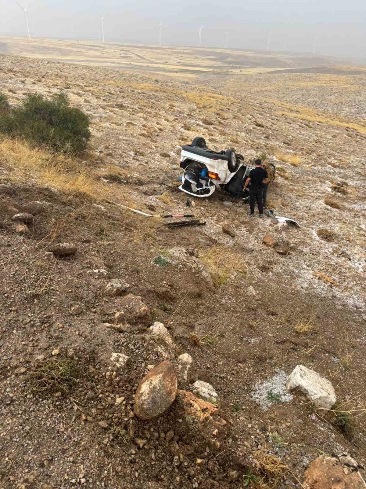 Sivas’ta takla atan otomobilde 2 kişi yaralandı