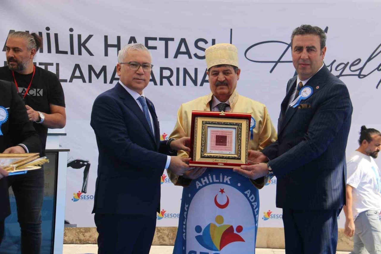 Yılın Ahisi’nden Ahi davranışı