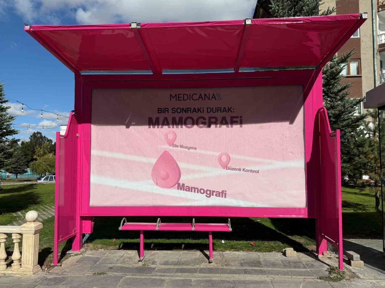 Sivas’ta pembe duraklarla meme kanserine farkındalık oluşturuluyor